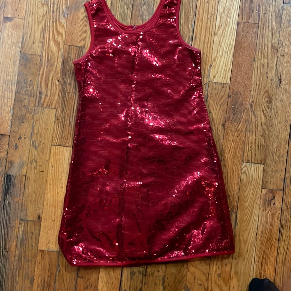 Read sequence sparkly dress or shirt